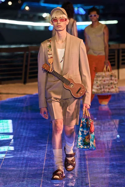 Look 46